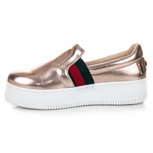 Slipony na platformie r.41 na Arena.pl