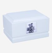 Biała drewniana urna dla dziecka ze zdjęciem Czarno-białe