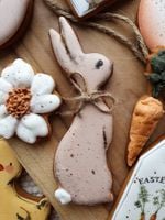 CIASTKO ZAMYŚLONY ZAJĄC Z KOKARDKĄ