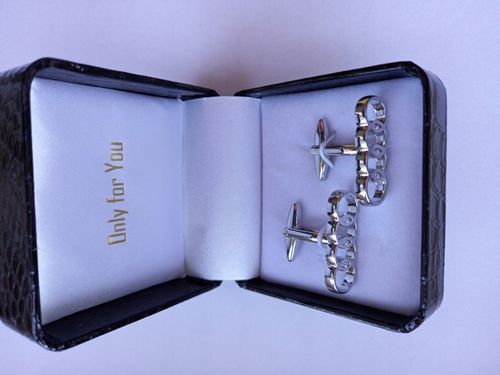 Ekskluzywne spinki do mankietów koszuli Audi na Arena.pl