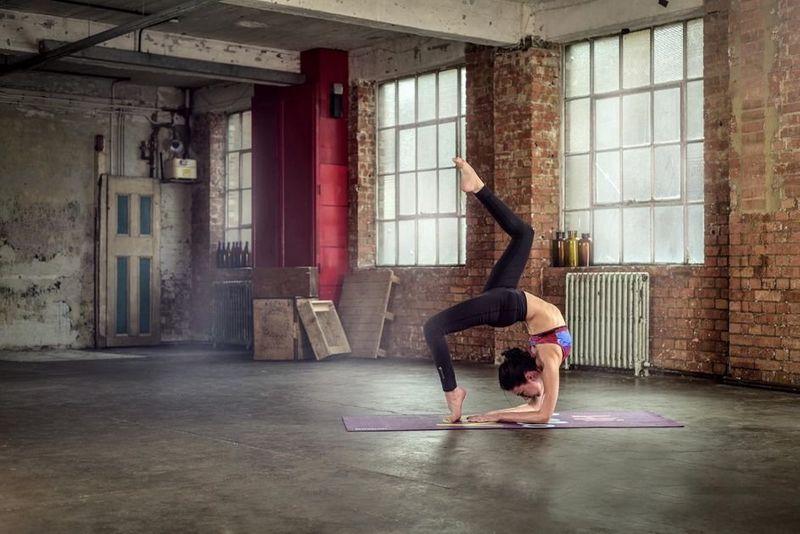 Dwustronna mata do ćwiczeń RAYG-11030HH Reebok zdjęcie 4