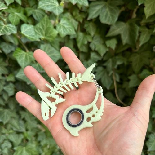 KEYSPINNER Zestaw BRELOCZEK do kluczy Keyrambit Rekin Świecący w ciemności na Arena.pl