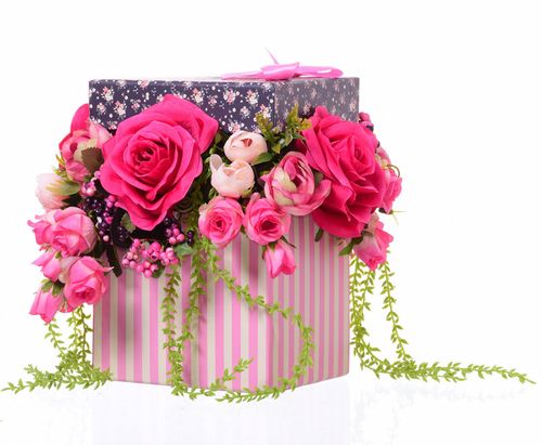 Flower box róż fuksja prezent na Arena.pl