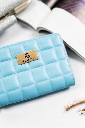 pojemny portfel damski w kolorze błękitnym zamykany zatrzaskiem na Arena.pl