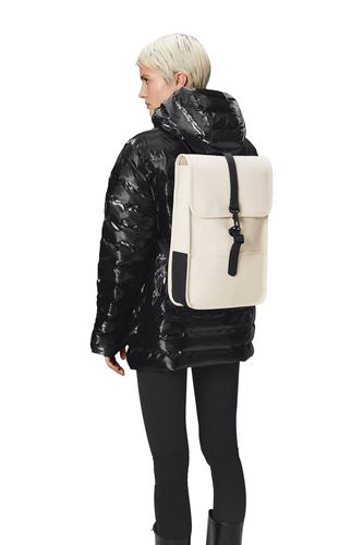 Rains plecak 40x29x10 cm 9L BACKPACK MINI W3 13020 26 DUNE na Arena.pl