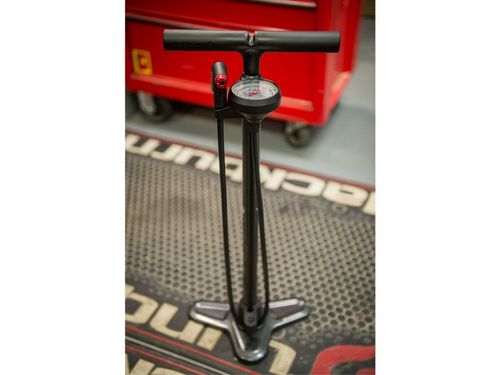 Pompka podłogowa BLACKBURN PISTON 4 220psi czarna na Arena.pl