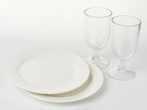 KOSZ PIKNIKOWY WIKLINOWY TALERZE SZTUĆCE 4 OSOBY na Arena.pl