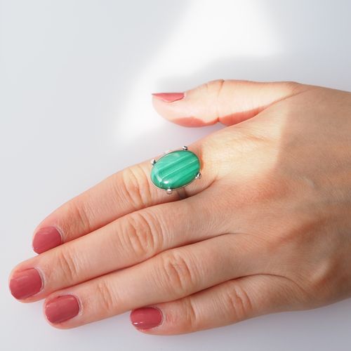 Pierścionek regulowany z owalnym Malachitem w srebrze rodowanym na Arena.pl