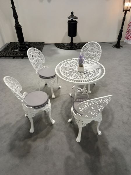Meble żeliwne stół 56 cm +2xkrzesło + 2xpoduszka zdjęcie 1