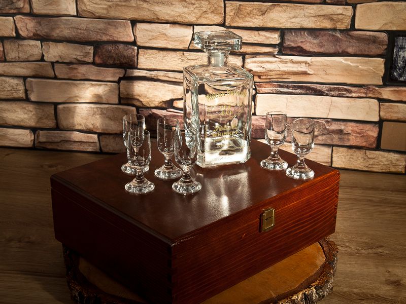 KARAFKA z 6 kieliszkami w etui ROCZNICA ŚLUBU prezent 20 25 30 35 40 50 60 zdjęcie 3