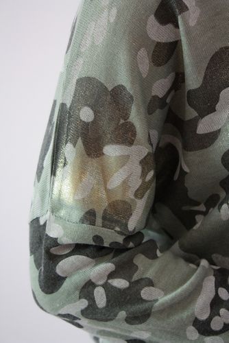 Sweterek z połyskiem wzór moro Oliwkowy UNI na Arena.pl