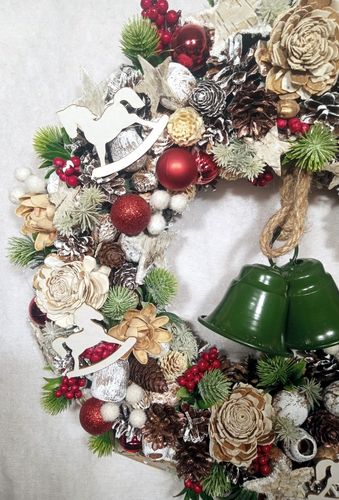 Świąteczny Wianek Bożonarodzeniowy z dzwonkami – Tradycja i Elegancja na Arena.pl