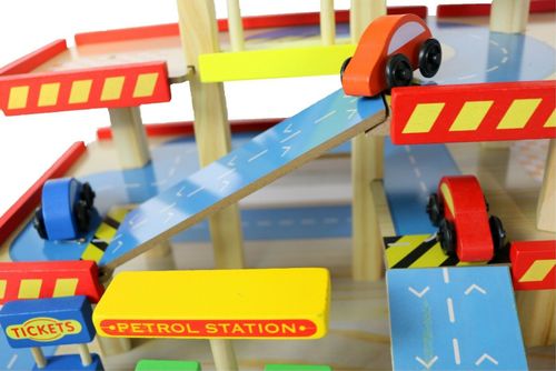 drewniany garaz na Arena.pl