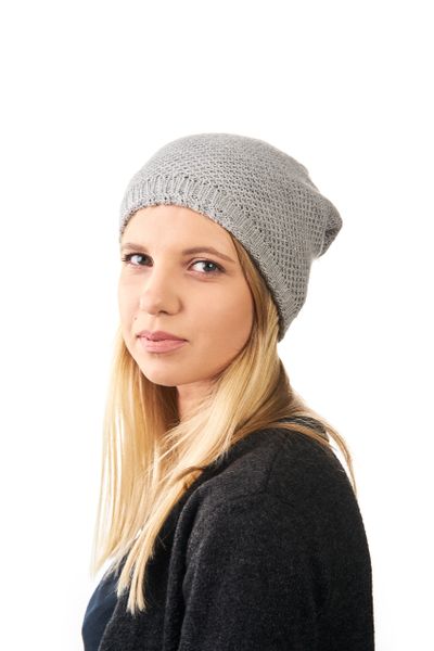 CZAPKA ZIMOWA DAMSKA SZARA Z POMPONEM D1 zdjęcie 2