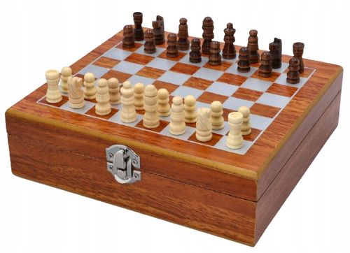 Piersiówka z Kieliszkami Pokryta Skórą Lejkiem Szachami i Nożem Kelnerskim na Arena.pl