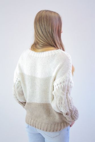 Sweter z Bufiastymi Rękawami w Warkocze Kremowo-Beżowo-Biały UNI na Arena.pl