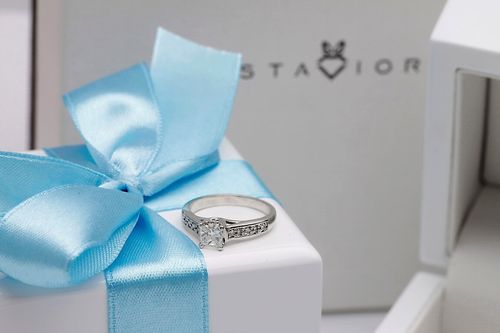 Złoty pierścionek PBD3707 - Diament na Arena.pl