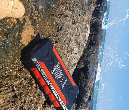 Power bank Solarny Feegar 36000mah 20W 4x USB-C QI  IP65 Latarka na Arena.pl