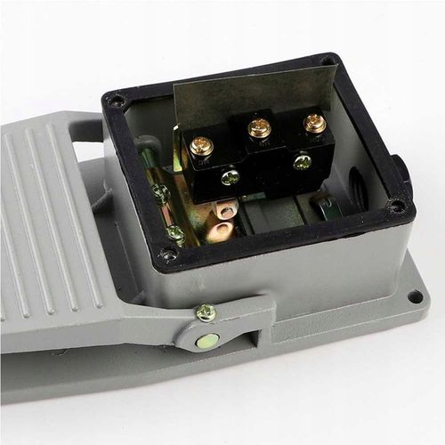 Wyłącznik nożny włącznik przycisk pedał z osłoną NO NC 380V 10A na Arena.pl