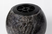 Ekskluzywny Wazon na Pomnik Wazon na Nagrobek Granitowy Fioletowy (Orion)