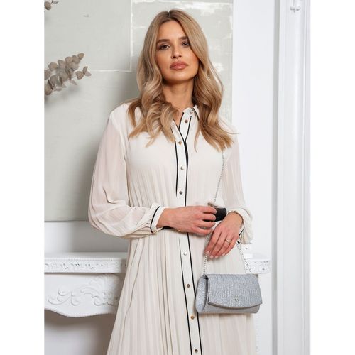 brokatowa kopertówka damska w srebrnym kolorze zawieszona na łańcuszku na Arena.pl