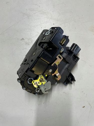 ZAMEK DRZWI PRZÓD PRAWY VW Passat B5 FL Golf IV 4 SKODA OCTAVIA na Arena.pl