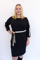 Czarna Elegancka Sukienka Wiązana w Pasie ze Złotym Lampasem 42