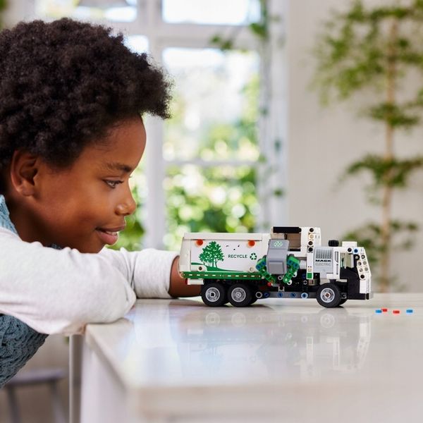 Lego TECHNIC 42167 Śmieciarka Mack LR Electric zdjęcie 15