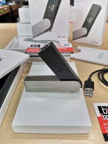 Portfel kryptowaluty LEDGER NANO X BTC ETH DOGE XRP ADA BCH wallet BitCoin na Arena.pl