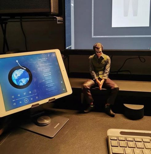 FIGURKA JOKER 27CM Z MASKĄ I PODSTAWKĄ DEKORACJA DO SAMOCHODU I PÓŁKI na Arena.pl