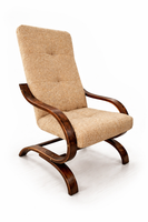 Fotel Relaxo wypoczynkowy salon drewno orzech materiał miodowy