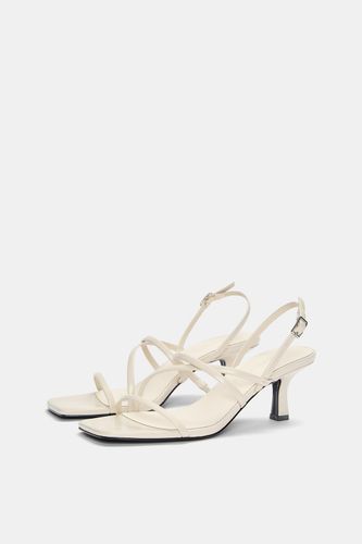 Sandały na obcasie z paskami Pull&Bear R39 na Arena.pl