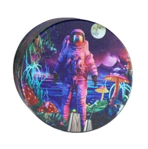 Kolorowy Młynek do Tytoniu Astronauta na Tle Jeziora i Pełni Księżyca na Arena.pl