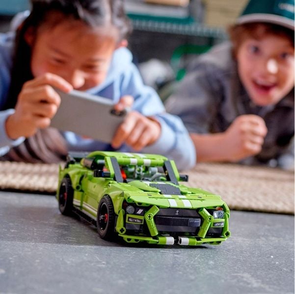 LEGO Technic Samochód Ford Mustang Shelby GT500 zdjęcie 10
