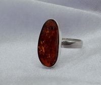 Srebrny pierścionek z bursztynem