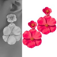 modne kolczyki kwiatowe złote róż długie efektowne wizytowe wyjściowe LATO