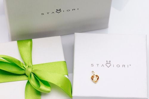 Złoty wisiorek Staviori na Arena.pl