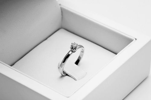 Złoty pierścionek PBD0717 - Diament na Arena.pl