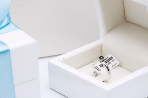 Złoty pierścionek PBD1595B - Diament na Arena.pl