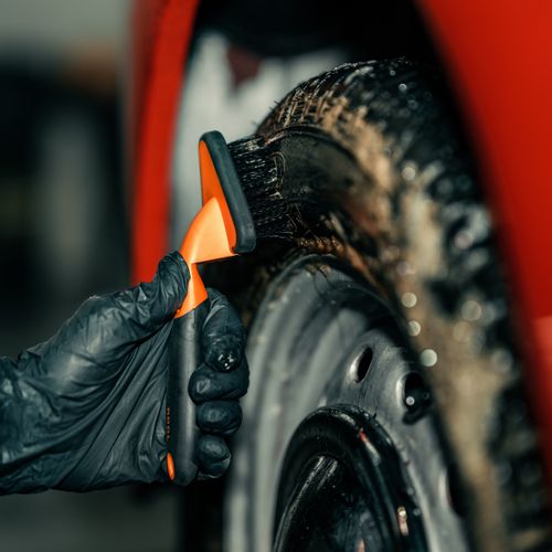 ADBL TIRE BRUSH - Szczotka do opon na Arena.pl