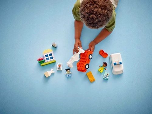 10447 - lego duplo - karetka z kierowcą na Arena.pl