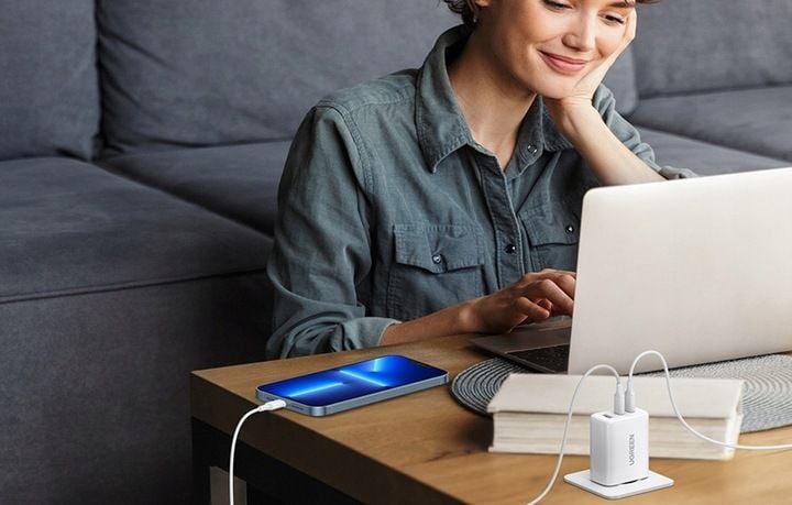 UGREEN ŁADOWARKA SIECIOWA KOSTKA ZASILACZ 2X USB C 1X USB-A QC 3.0 PD 65W zdjęcie 3