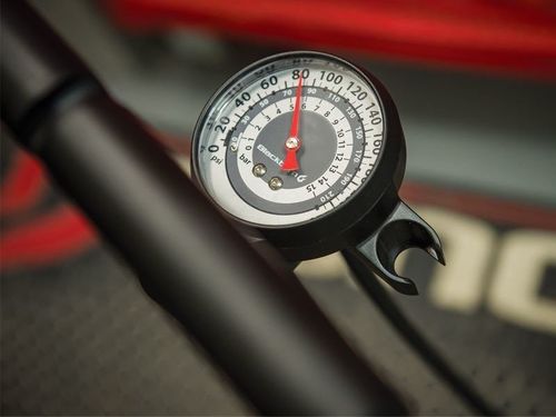 Pompka podłogowa BLACKBURN PISTON 4 220psi czarna na Arena.pl
