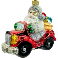 Święty Mikołaj w czerwonym samochodzie z prezentami