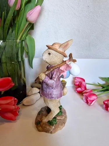 FIGURKA - WIELKANOCNY ZAJĄC KRÓLIK Z PISANKAMI II na Arena.pl