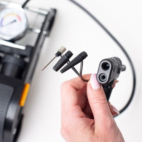 Pompka Nożna Rowerowa Samochodowa Dwutłokowa Z Manometrem na Arena.pl