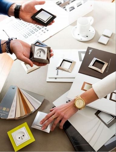 KONTAKT SIMON 54 GNIAZDO PODWÓJNE Z/U SREBRNY na Arena.pl