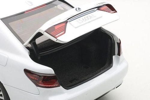 AUTOART Lexus LS600hL 2013 na Arena.pl