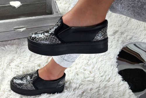 Czarne trampki na platformie Snake39 na Arena.pl