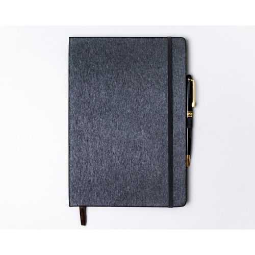 notes w formacie b5 w szarym kolorze, zadrukowany w kropki i na Arena.pl